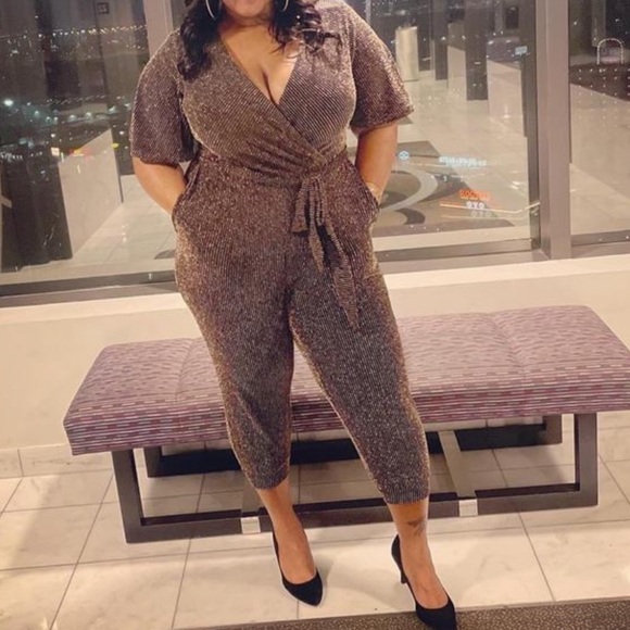 Torrid plus 4 SURPLICE JUMPSUIT - GLITTER GOLD - Picture 8 of 10